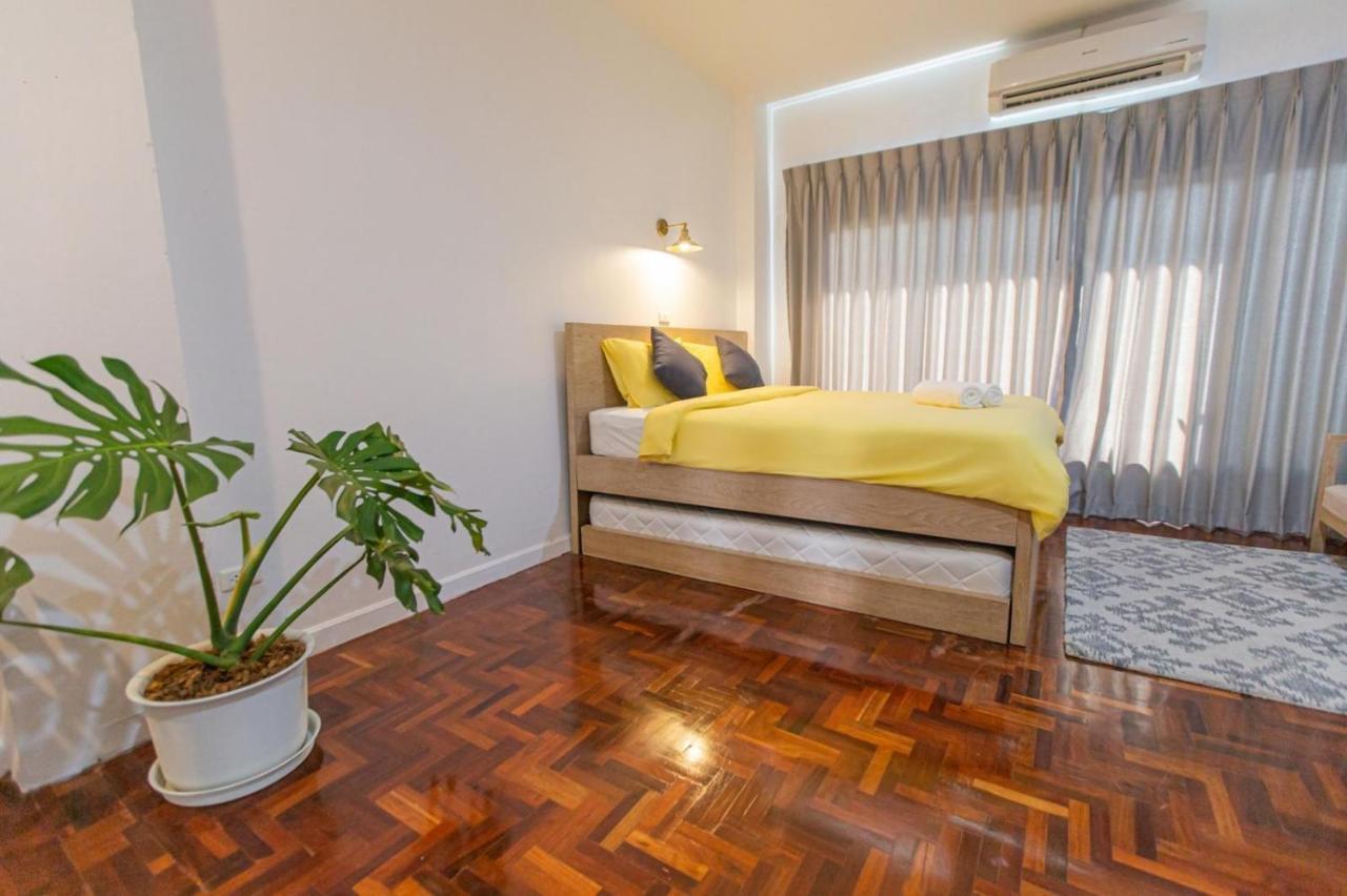 The Little Siri Otel Chiang Mai Dış mekan fotoğraf